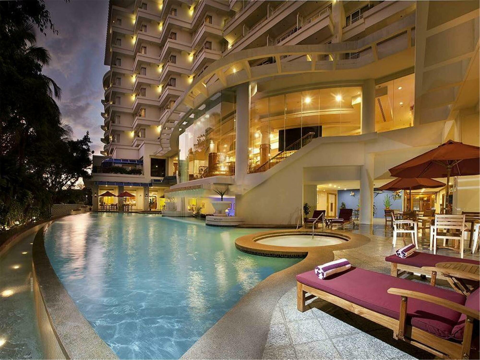 Dorsett Grand Labuan Hotel Exterior photo